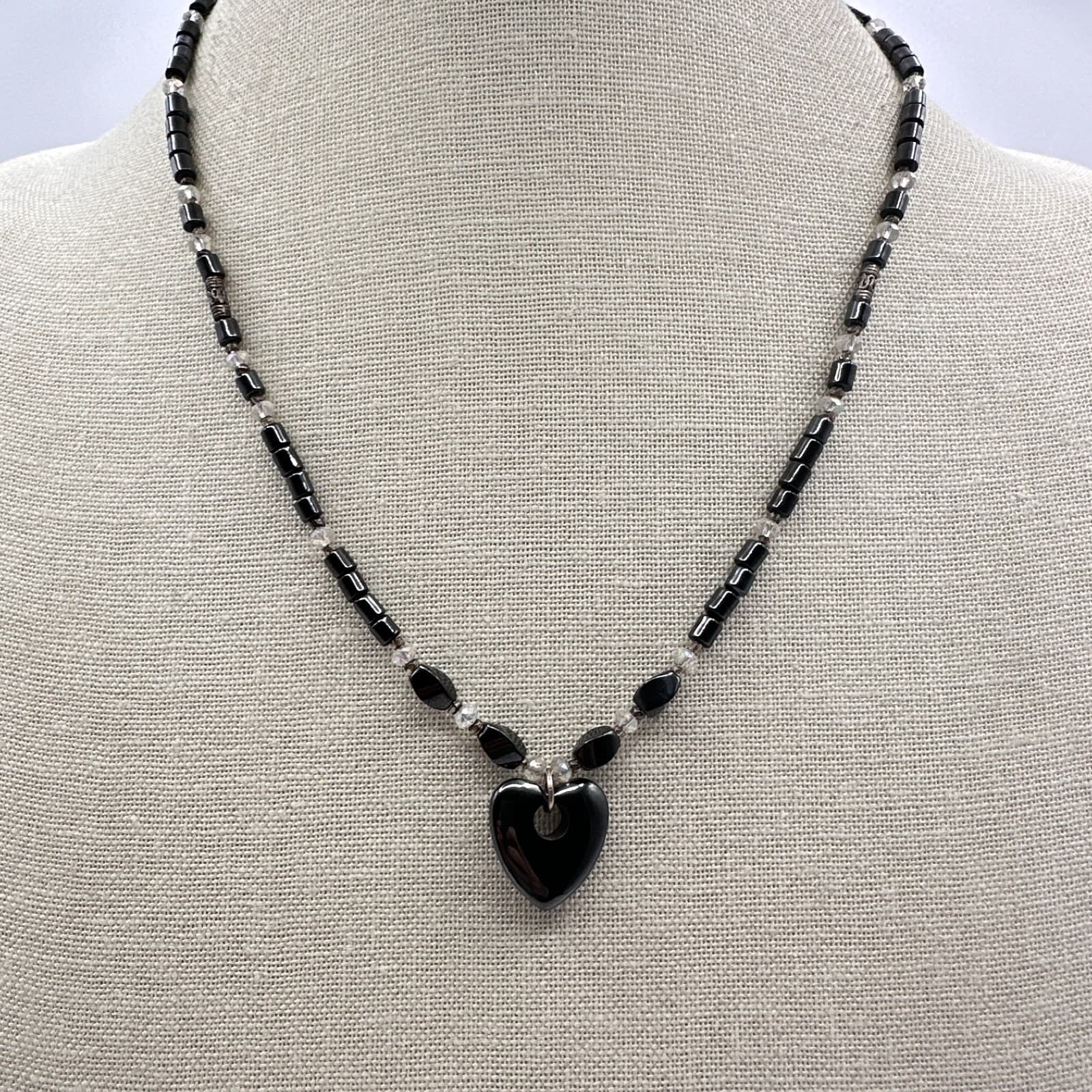 VTG Y2K Silver Tone Black Hematite Beaded Heart Pendant Necklace Women's Jewelry