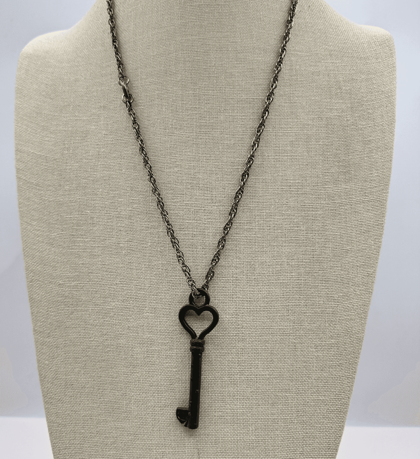 Vintage Y2K Silver Tone Heart Skeleton Key Pendant Necklace Women's Jewelry