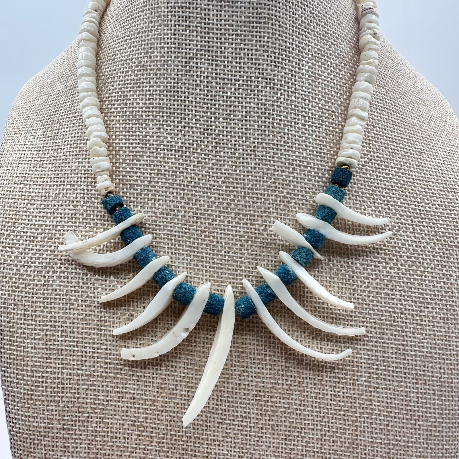 Vintage 90s White Blue Heishi Spiky Shell Beaded Necklace Silver Tone Jewelry