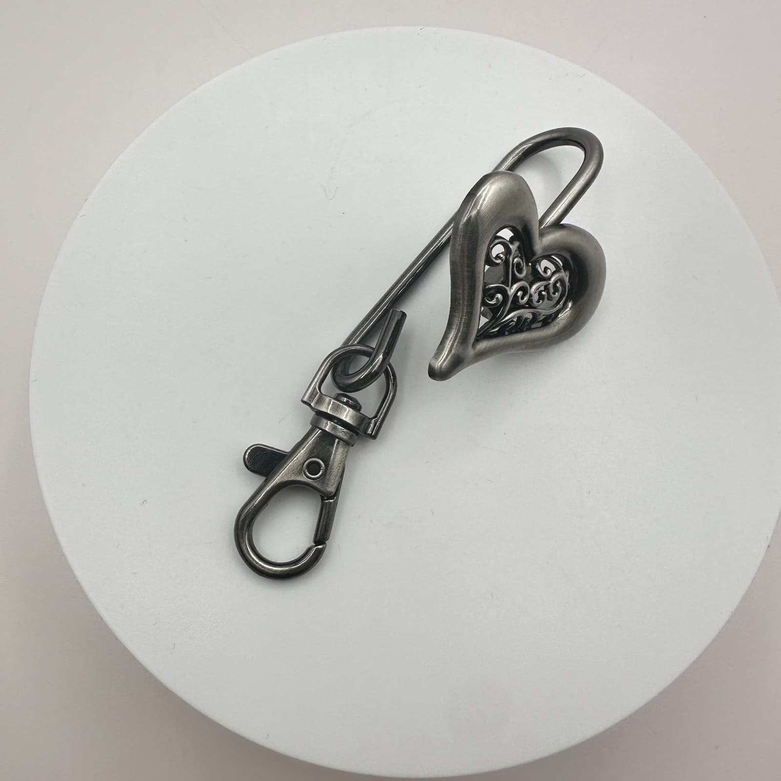 Vintage 90s Silver Tone Filigree Open Heart Key Finder Purse Hook Accessory