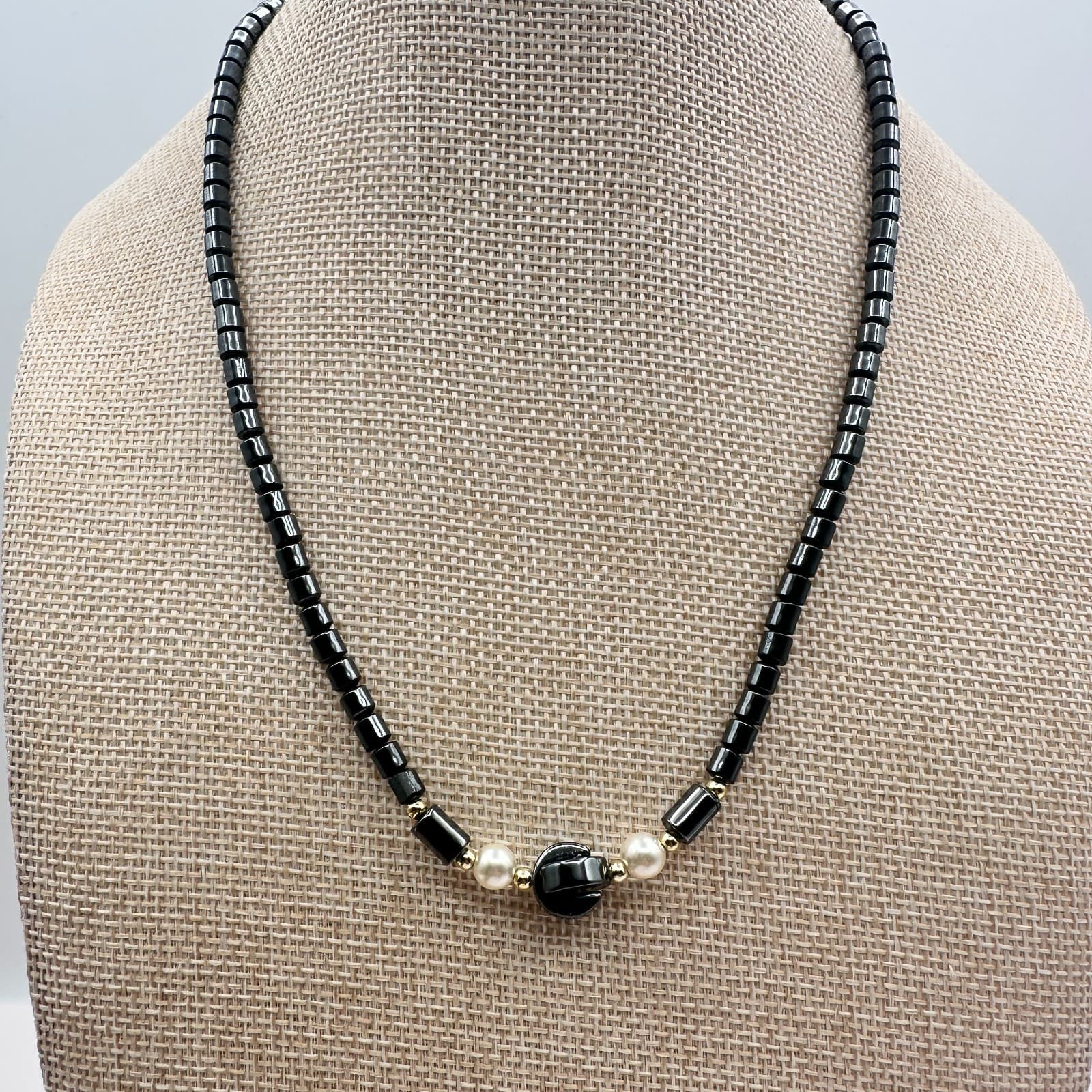 Vintage Y2K Gold Tone Hematite Beaded Necklace Faux Pearl Women's Jewelry