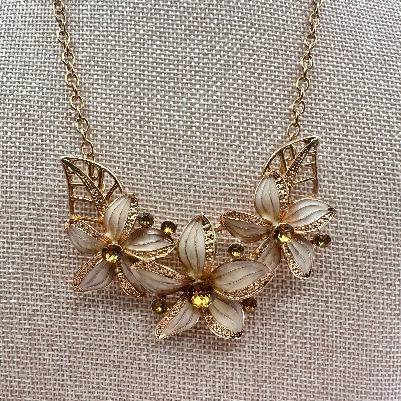 Vintage 80s White Gardenia Bib Statement Necklace Gold Tone Rhinestone Jewelry