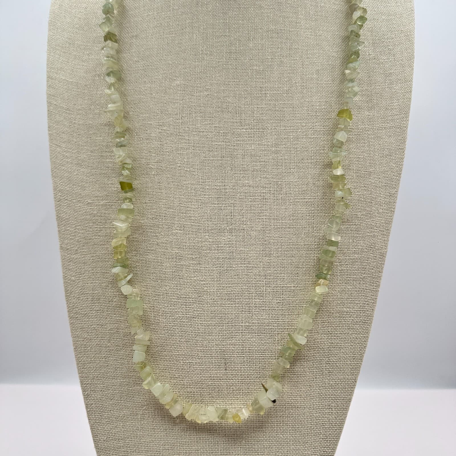 Vintage 80s Prehnite Gemstone Chip Beaded Necklace Healing Sage Green Jewelry
