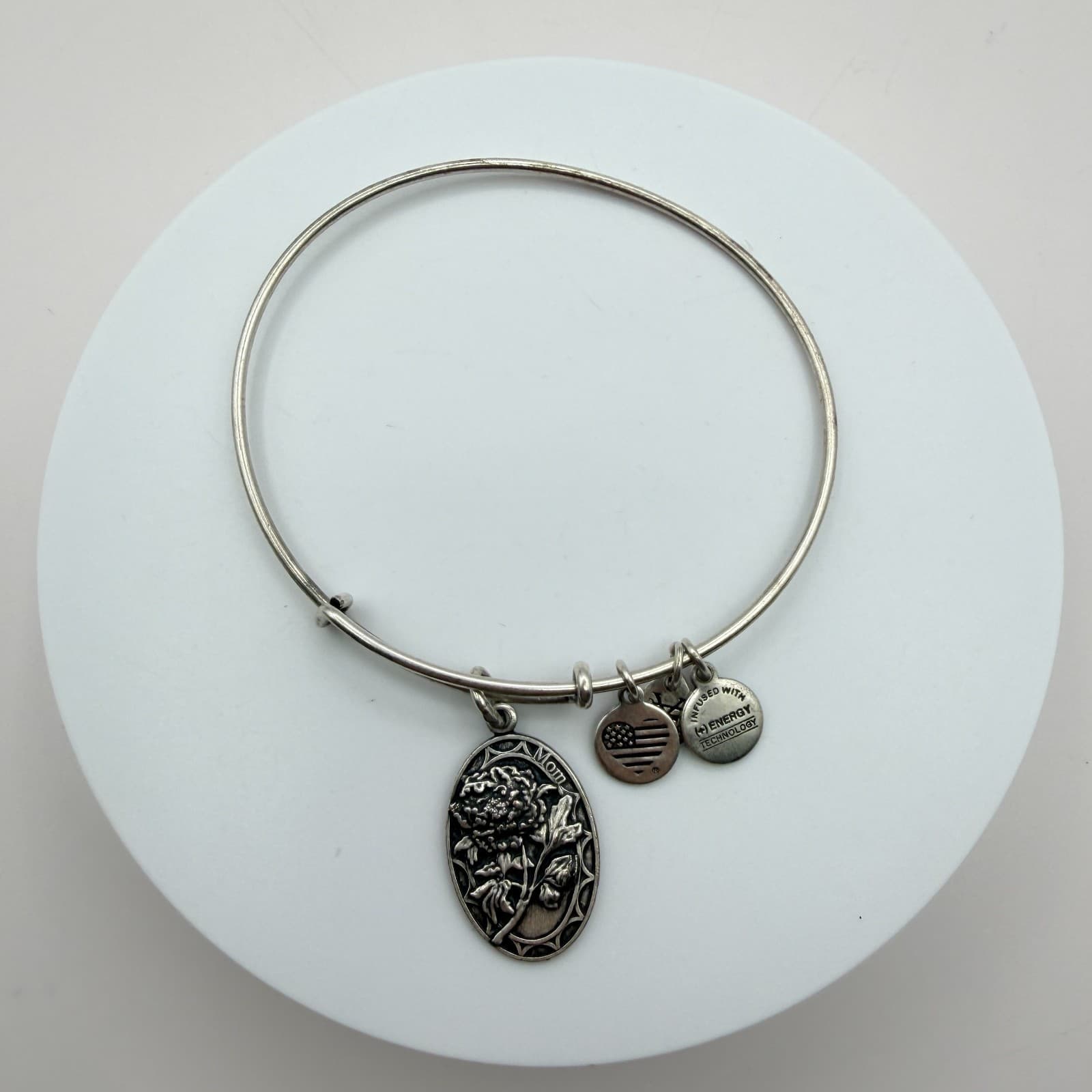 Vintage Y2K Mom Floral Silver-Tone Energy Technology Charms Bracelet Jewelry