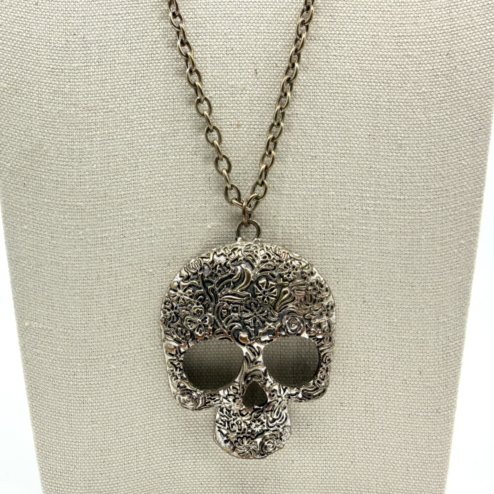 Vintage Silver Tone Large Sugar Skull Pendant Necklace Boho Goth Statement 90s