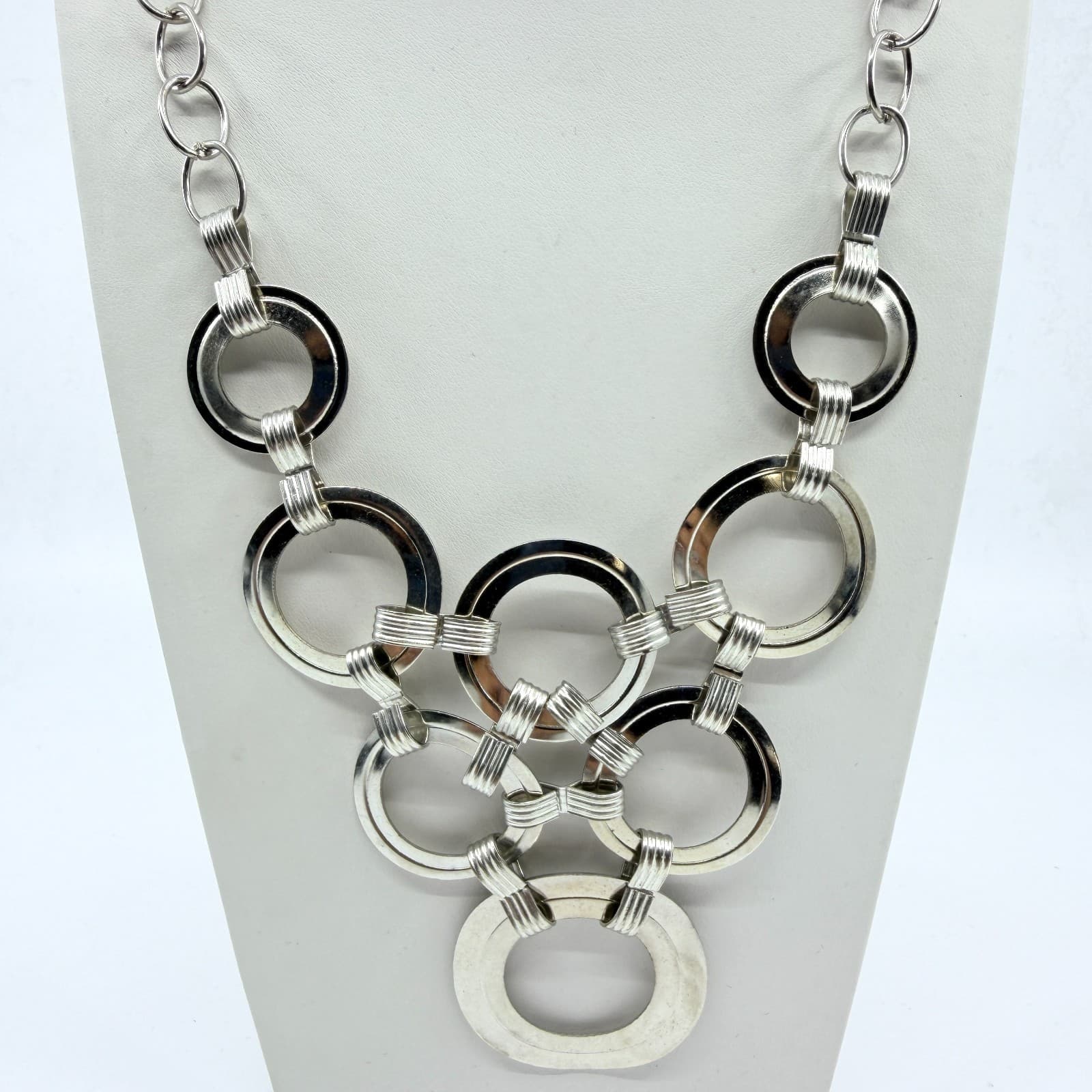 VTG Y2K Silver Tone Interlocking O-Ring Statement BIB Necklace Modernist Retro