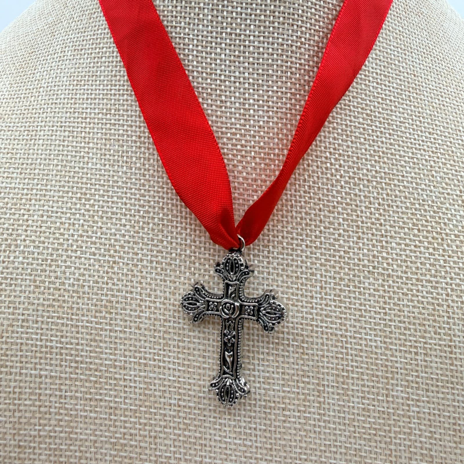 Vintage 80s Silver Tone Cross Pendant Red Satin Ribbon Choker Necklace Jewelry