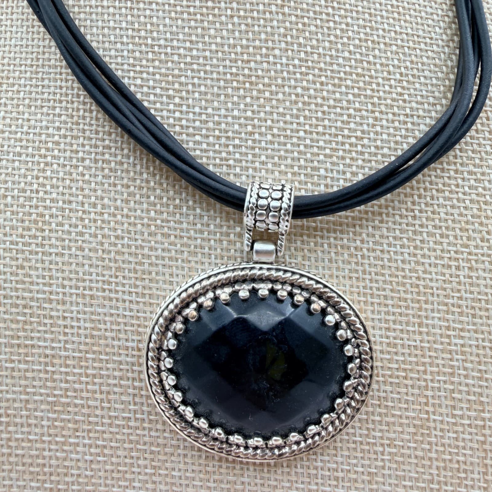 Vintage 80s Revival Black Onyx Oval Pendant Corded Silver Tone Necklace Jewelry