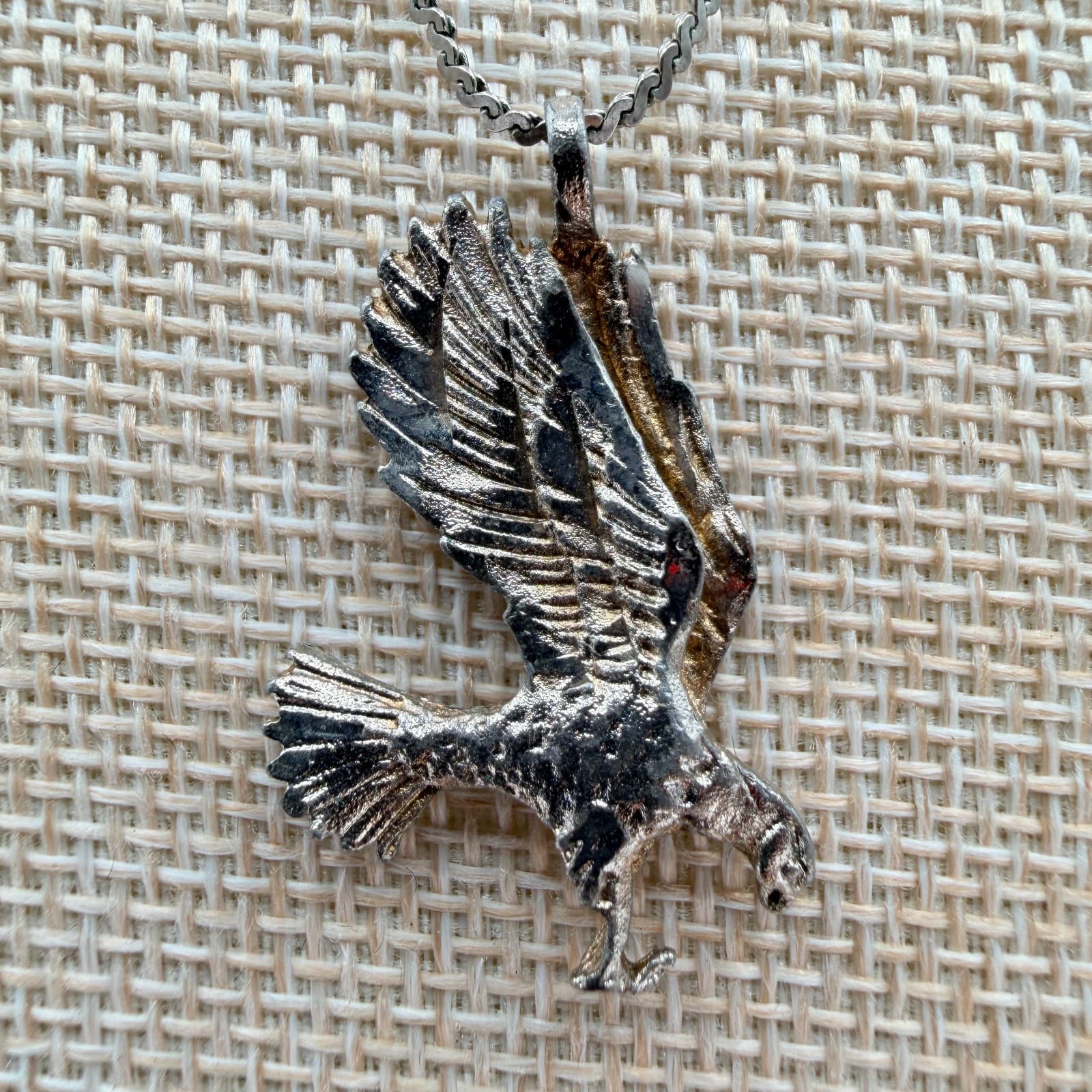 Vintage 90s Silver Tone Soaring Eagle Pendant Necklace Classic Fashion Jewelry