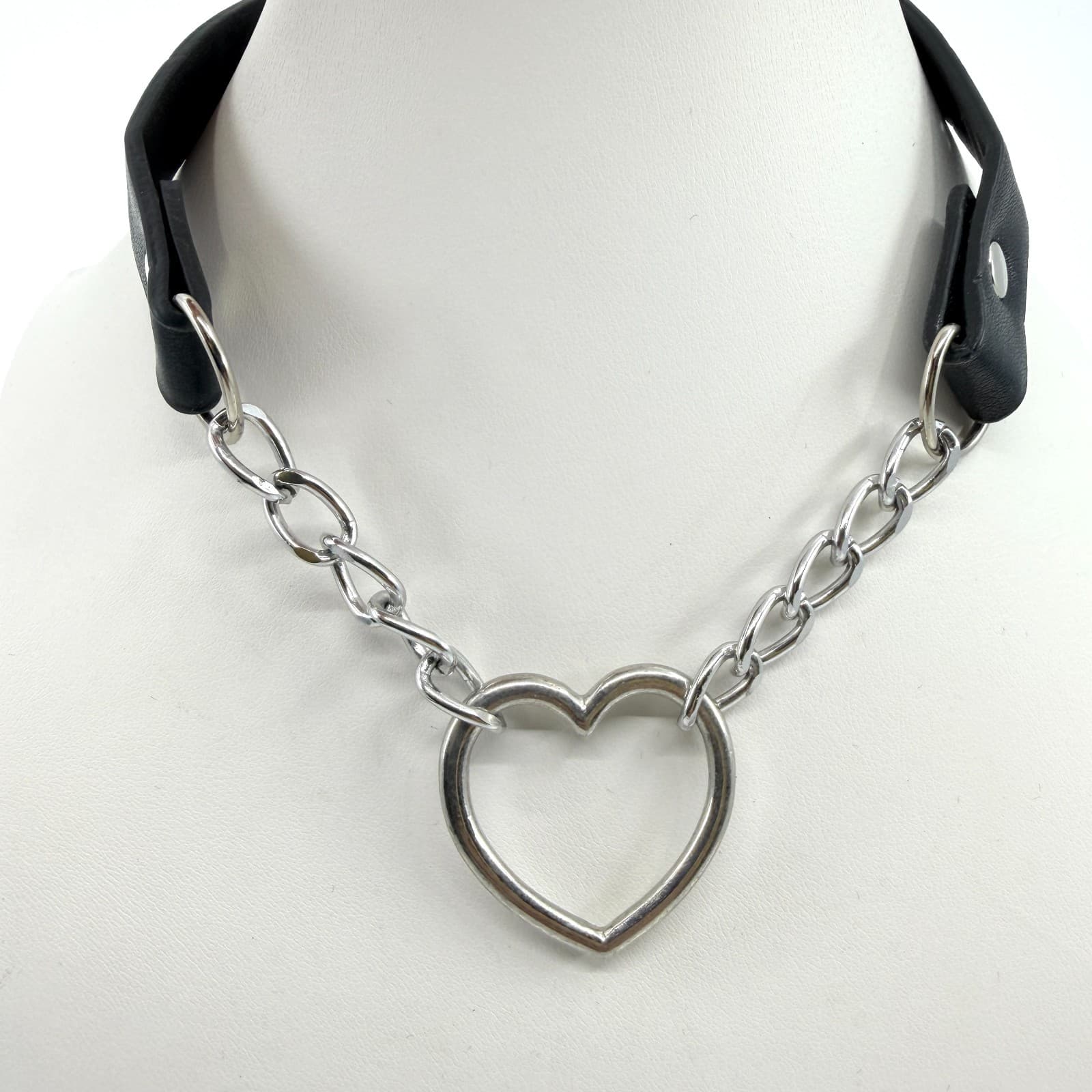 Vintage Silver Tone Heart Choker Necklace Faux Leather Chain Goth Y2K Retro 90s