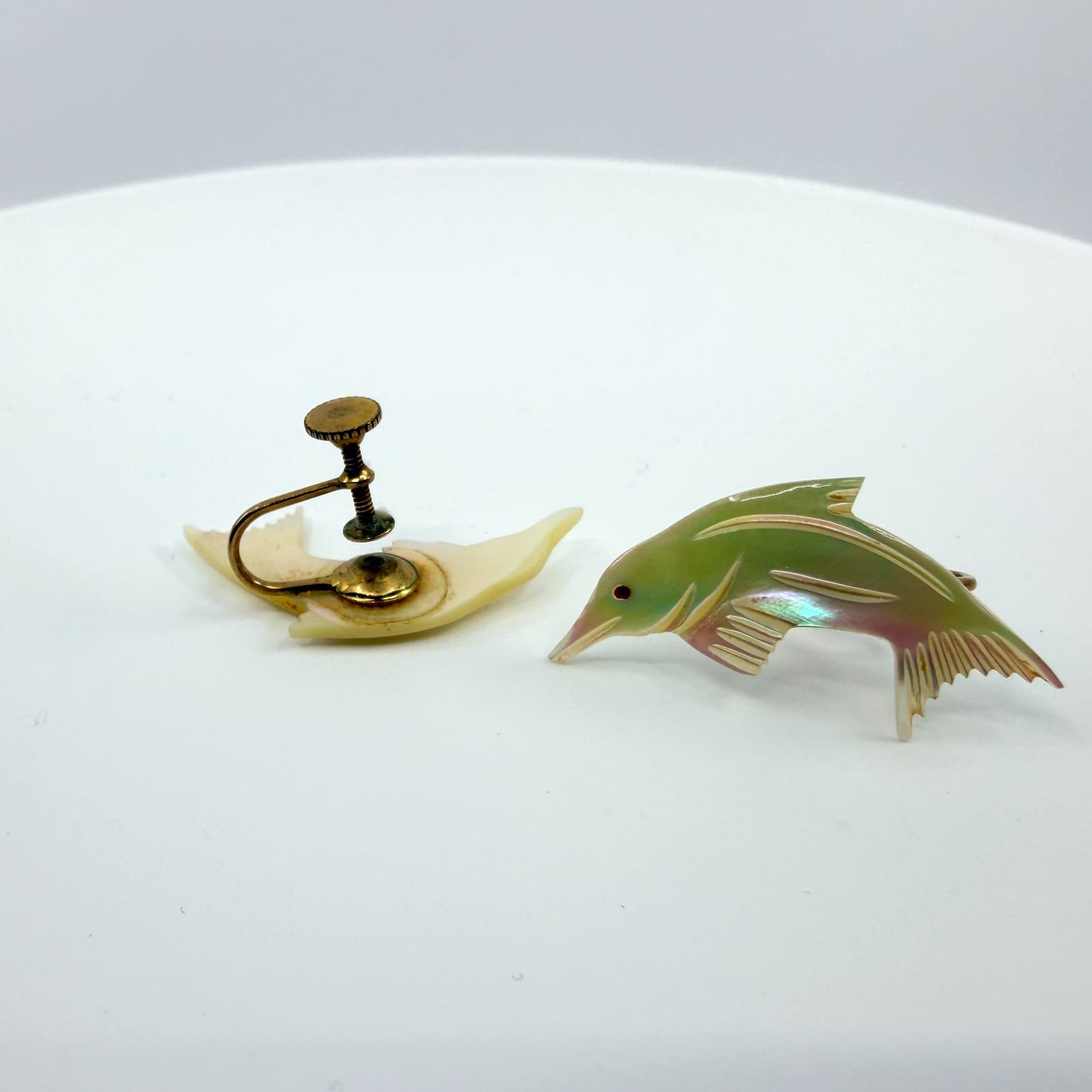 Vintage Gold Tone Iridescent Fish Dolphin Screw Back Earrings Beachy Boho Retro