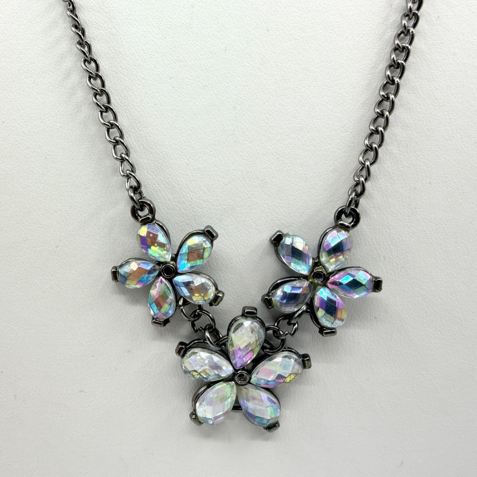 Vintage Gunmetal Tone Iridescent Floral Necklace Rhinestone Flower Statement Y2K