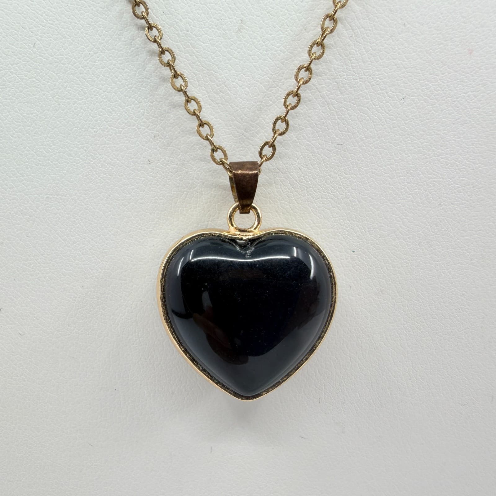 Vintage Gold Tone Black Heart Pendant Necklace Minimalist Dainty Retro Statement