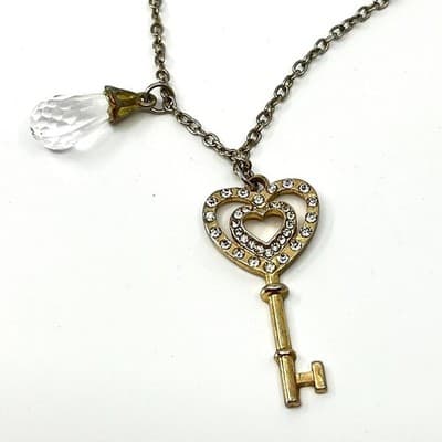 Vintage Gold Tone Heart Key Pendant Necklace Crystal Drop Charm Y2K Aesthetic