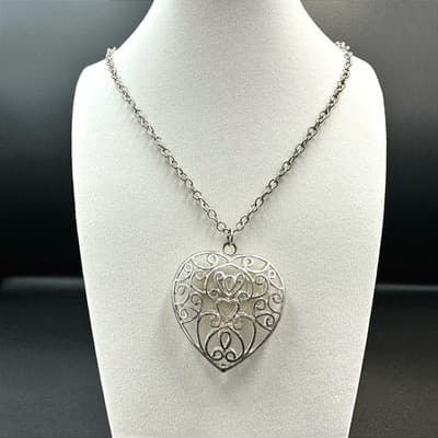 Vintage Claire's Silver-Tone Christmas Gift Love Filigree Heart Pendant Necklace