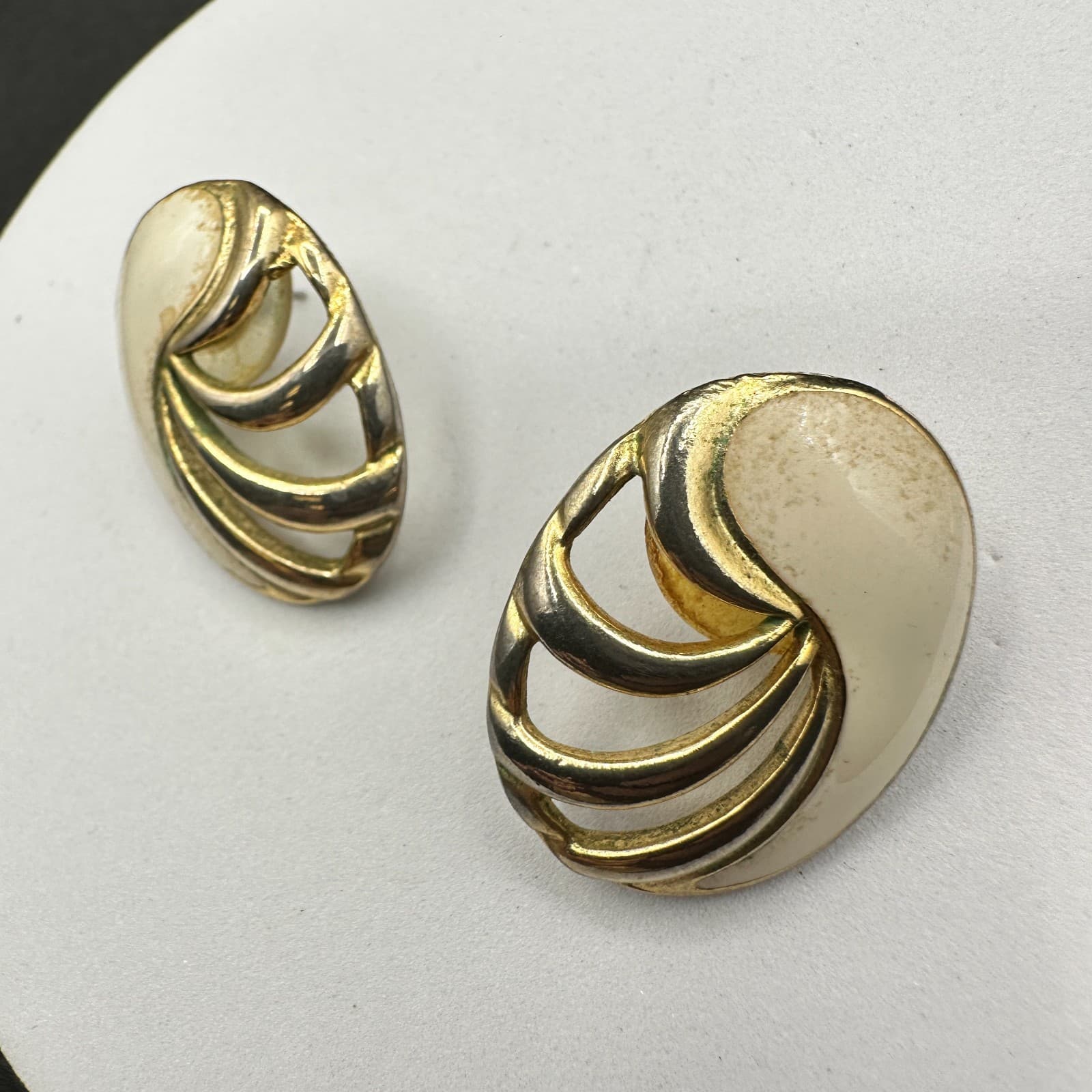Vintage Gold Tone Pink Enamel Swirl Earrings Retro Oval Statement Studs
