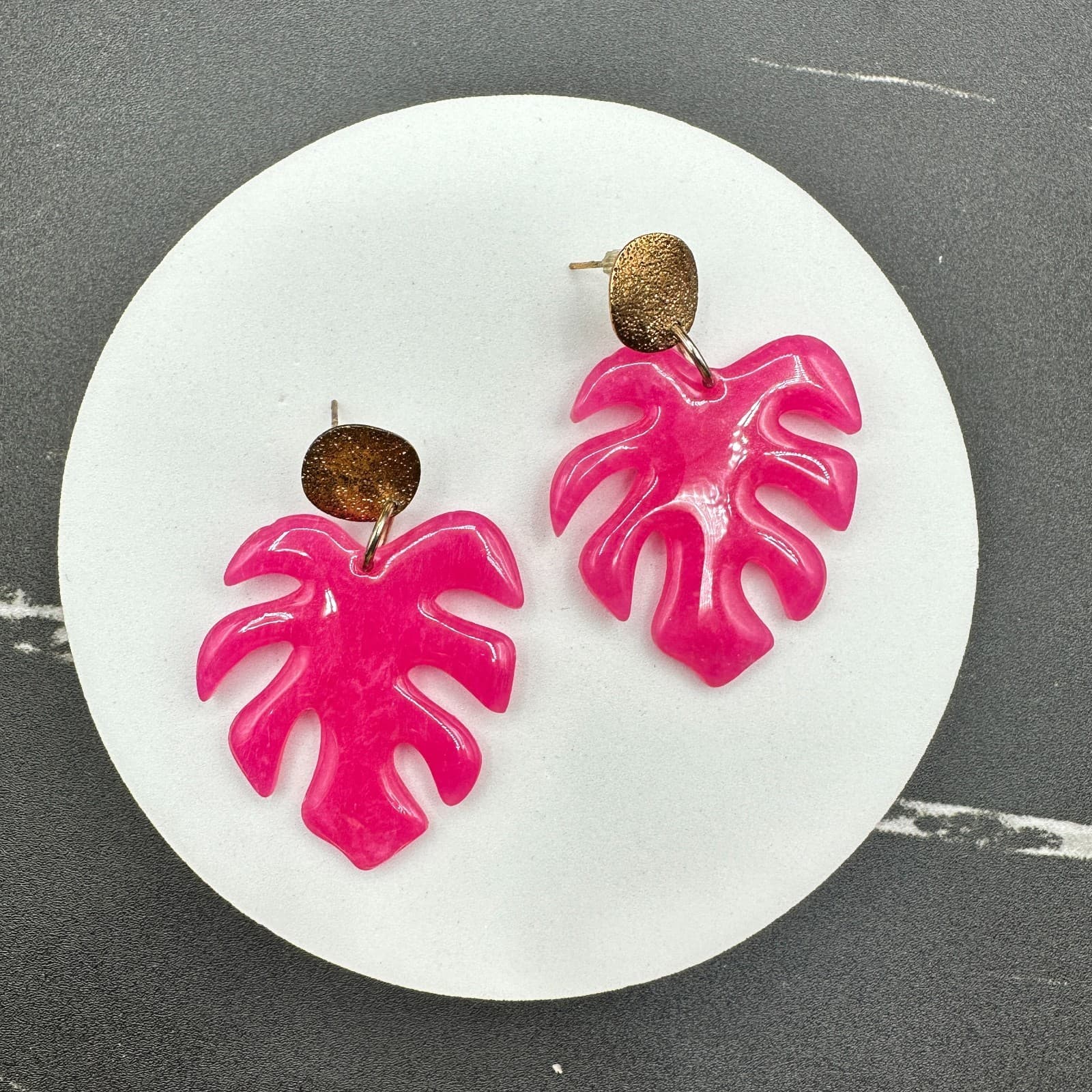 Vintage Handmade Womens Pink Acrylic Tropical Monstera Leaf Drop Earrings