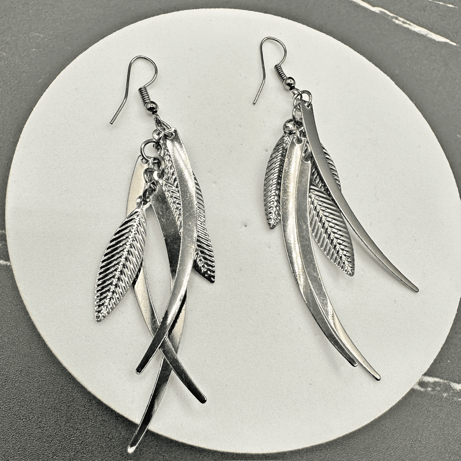 Vintage Dangle Earrings Silver-Tone Metal Leaf & Blade Women's Jewellery 3"