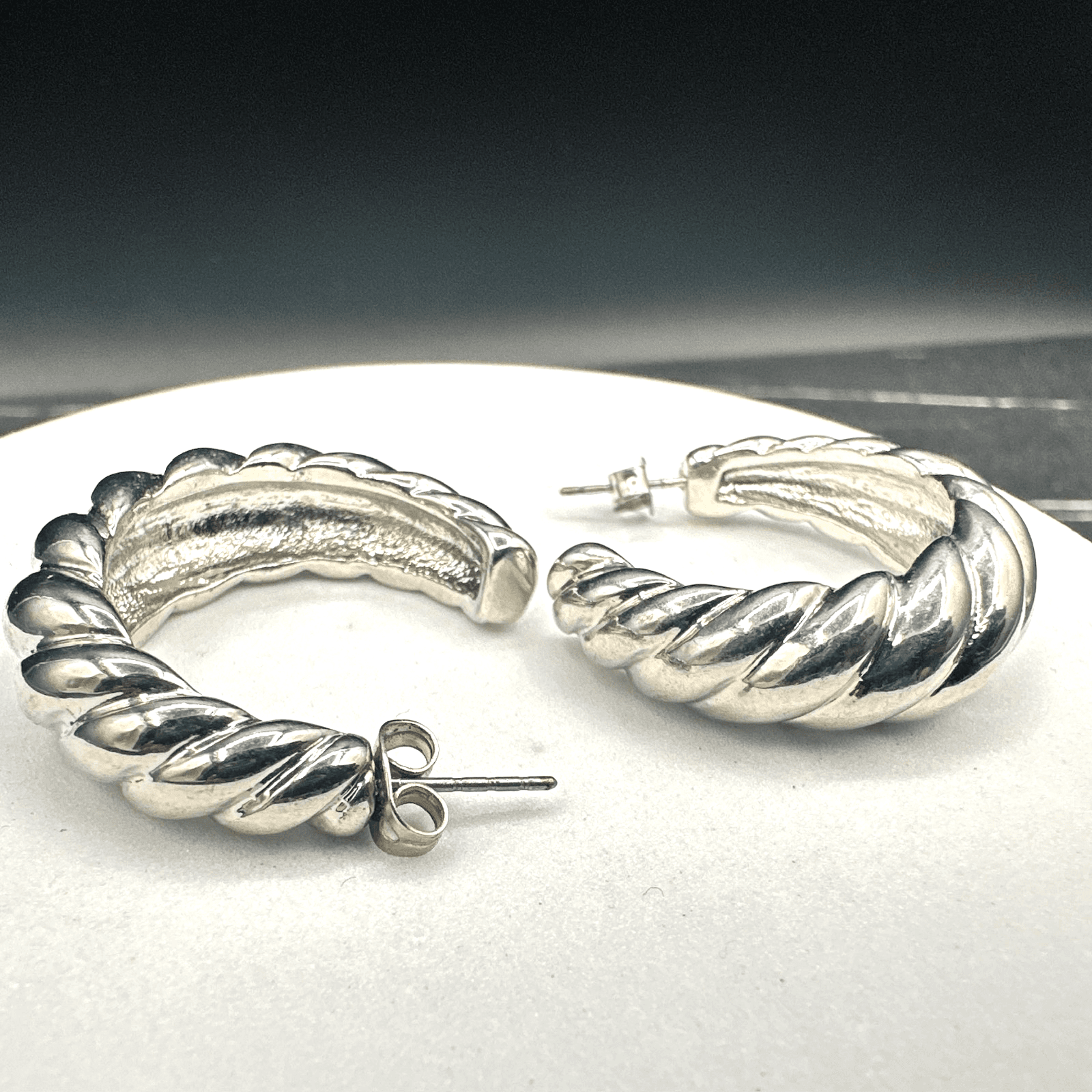 Vintage Y2K Twisted Hoop Earrings Silver Tone Wide Croissant Women's jewellery
