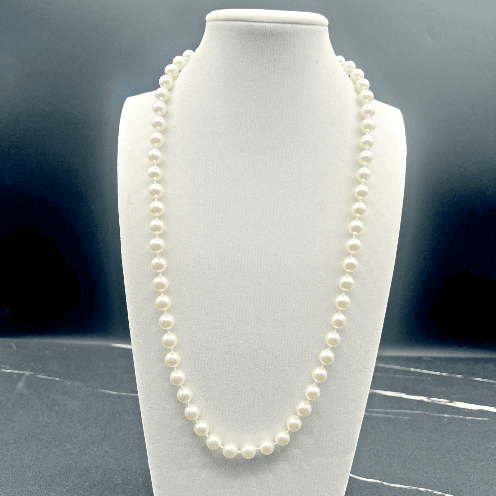Vintage White Plastic Beads Necklace Spring Ring Clasp Women's jewellery 11"