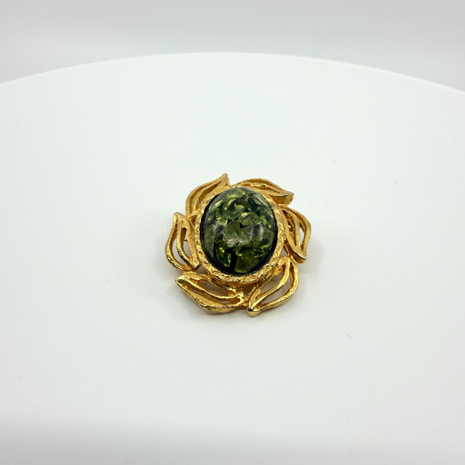 Vintage Gold Tone Mossy Green Cabochon Brooch Pin Foliage Leaf Statement Y2K 90s
