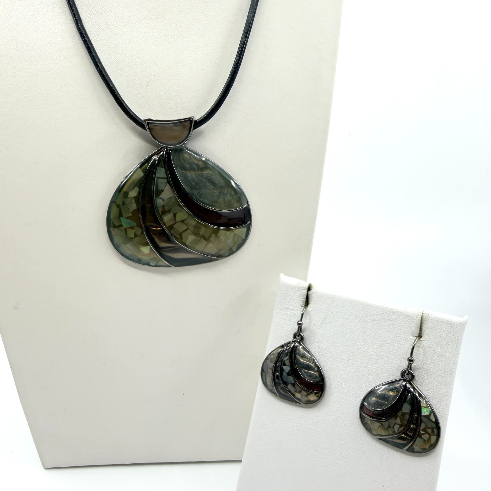 Vintage Shell Mosaic Fan Pendant Necklace Earrings Set Mother of Pearl Tone Boho