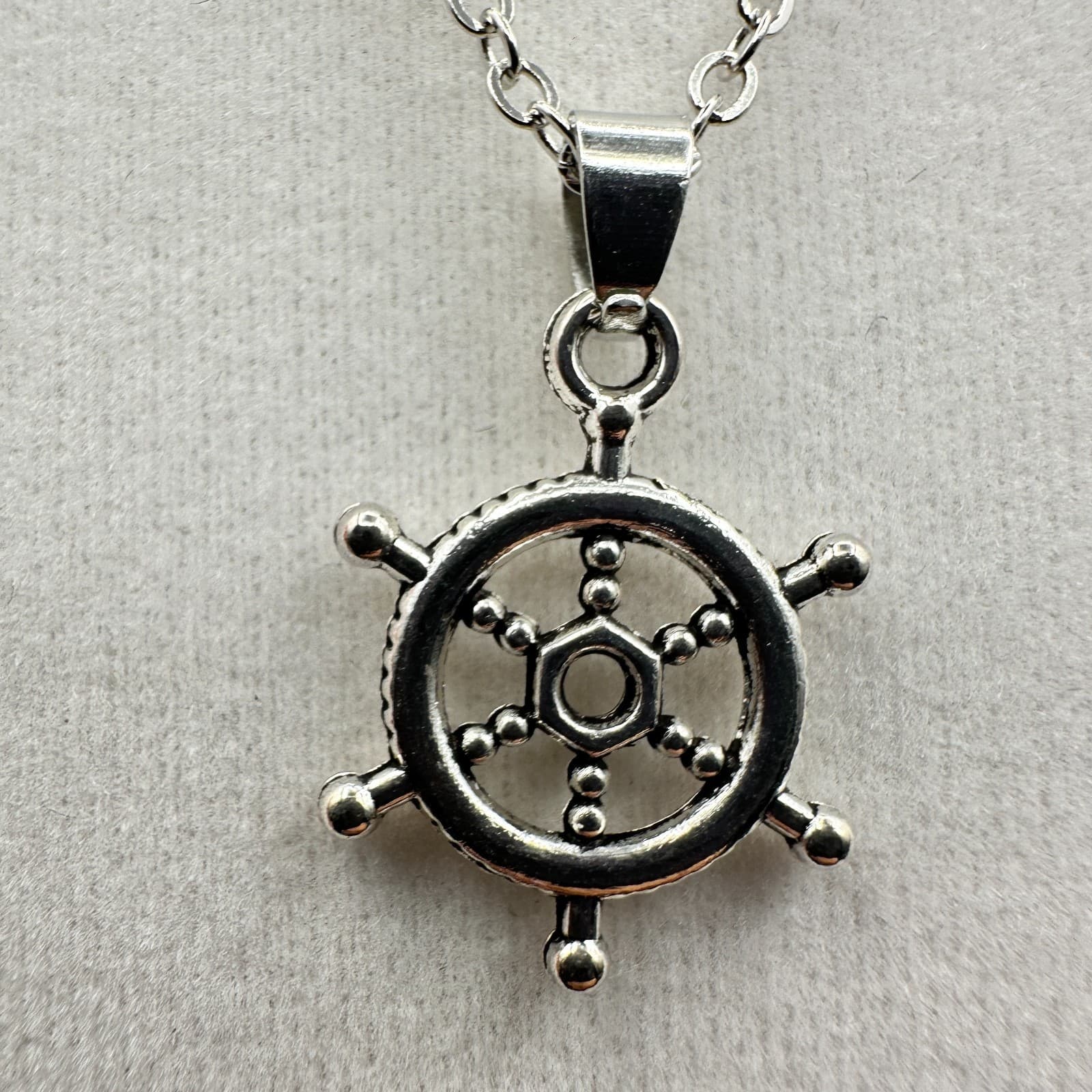 Vintage Silver-tone Nautical Ship Steering Wheel Pendant Necklace Cable Chain