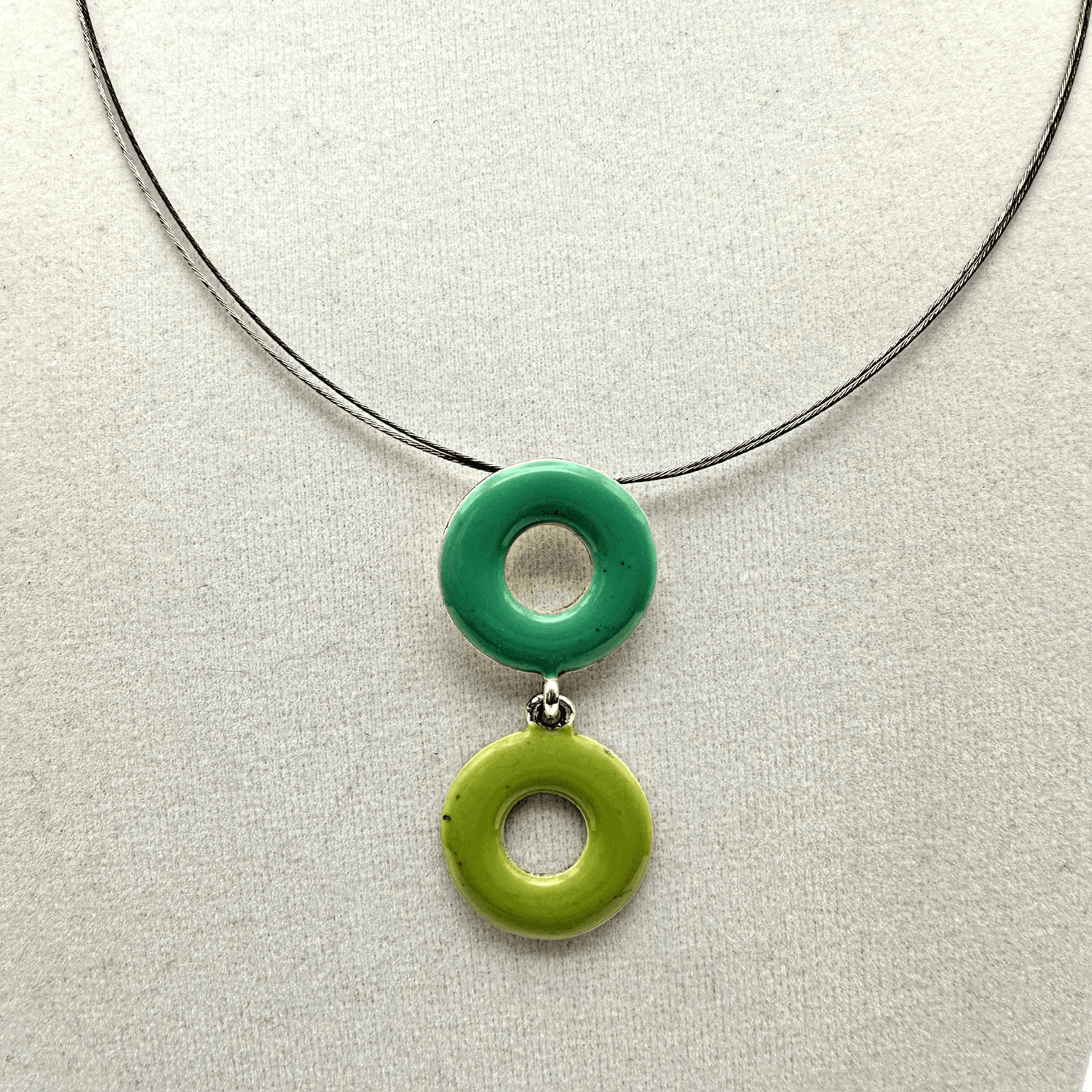 Vintage Green Enamel Double Ring Pendant Necklace Dark Wire Women's Jewellery