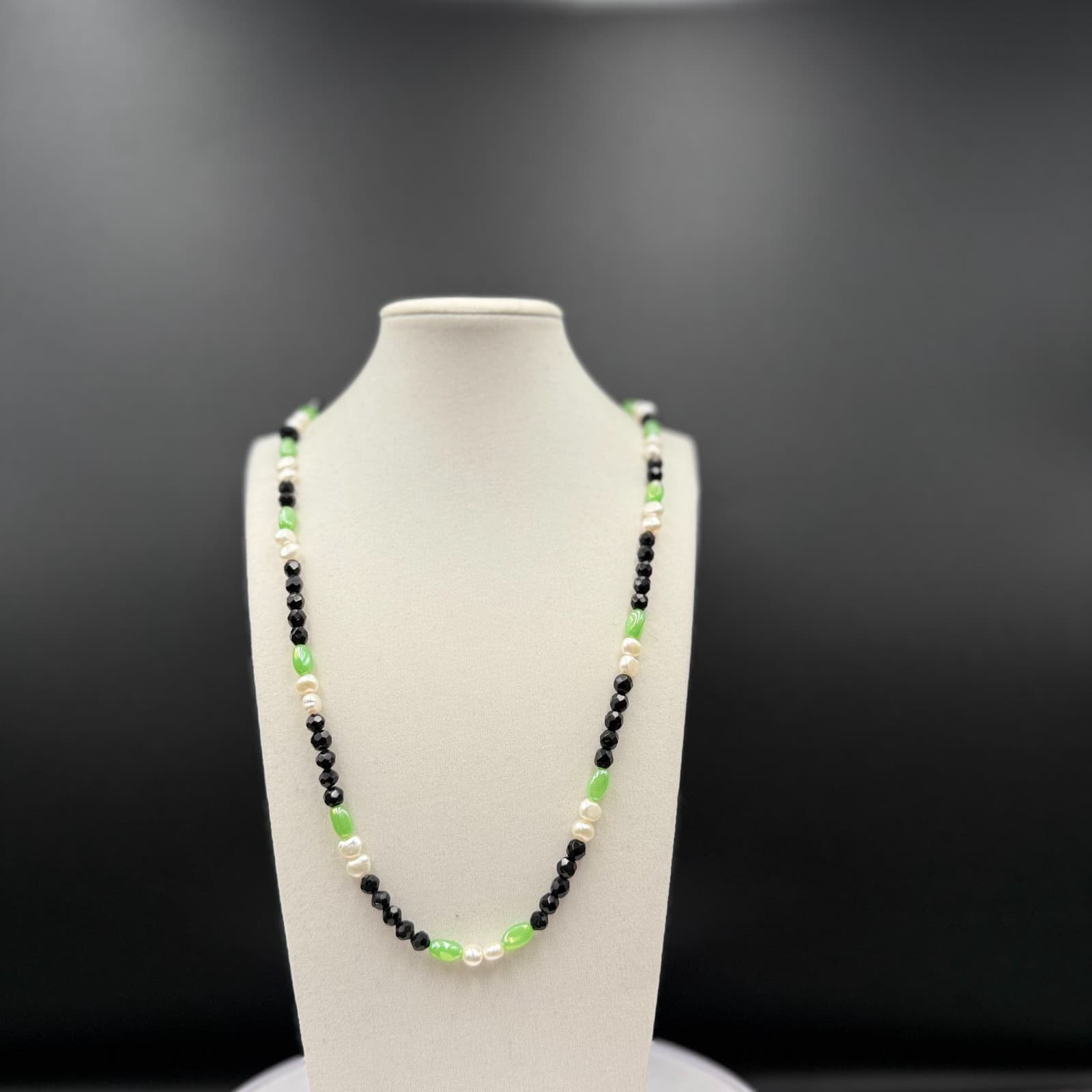 Vintage Black Green Glass & Faux Pearl Bead Necklace Mod Retro Chic