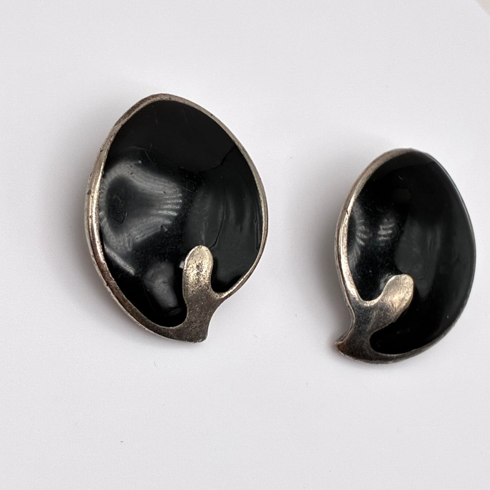 Vintage 80s 90s Black Enamel Silver Tone Earrings Chunky Women's Classic Jewelry