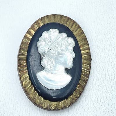 Vintage 1970s Gold-Tone Sunburst-Style Border The Muse Lady Cameo Brooch Pin