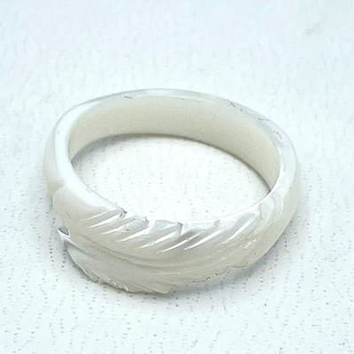 Vintage Handcrafted White Classic Fashion Leaf Feather-Carved Band Ring