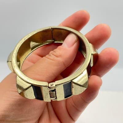 Vintage 80s Gold Tone Black Enamel Pyramid Stud Hinge Bangle Bracelet Fashion