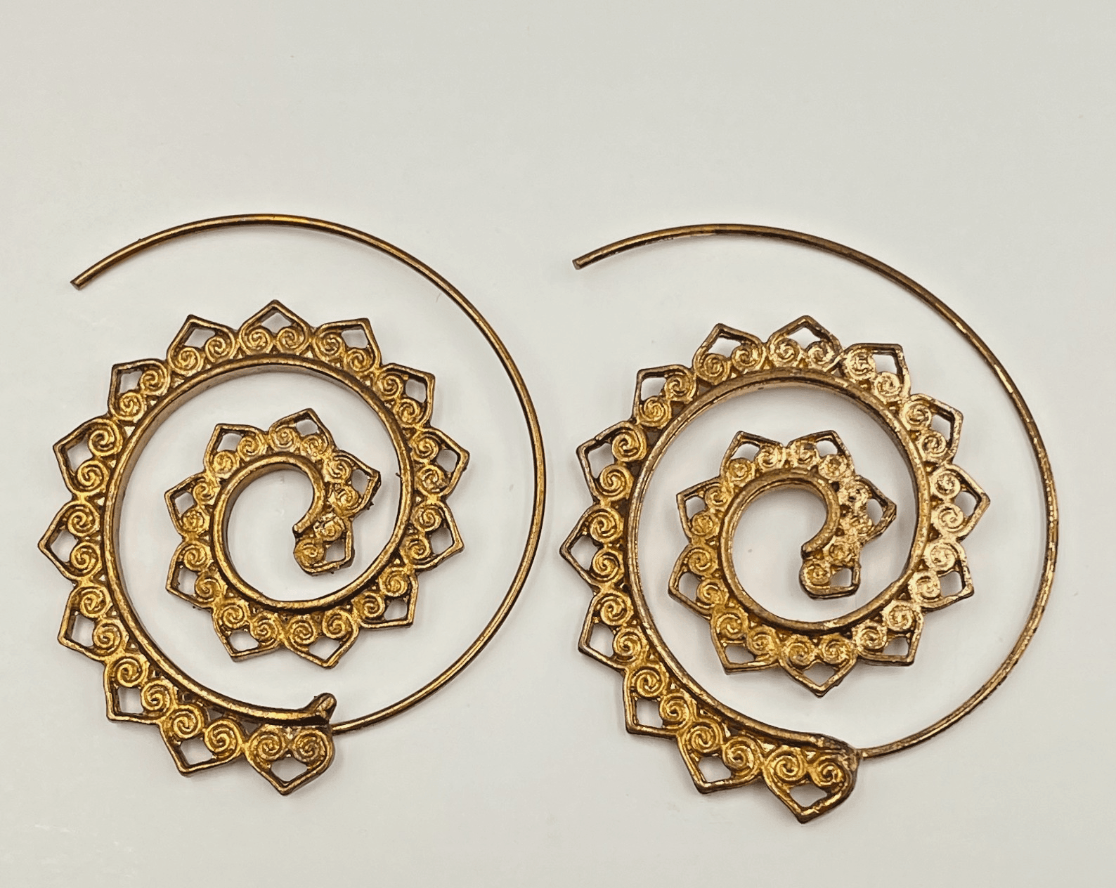 Vintage 90s Gold Tone Spiral Hoop Earrings Boho Filigree Mandala Sun Swirl