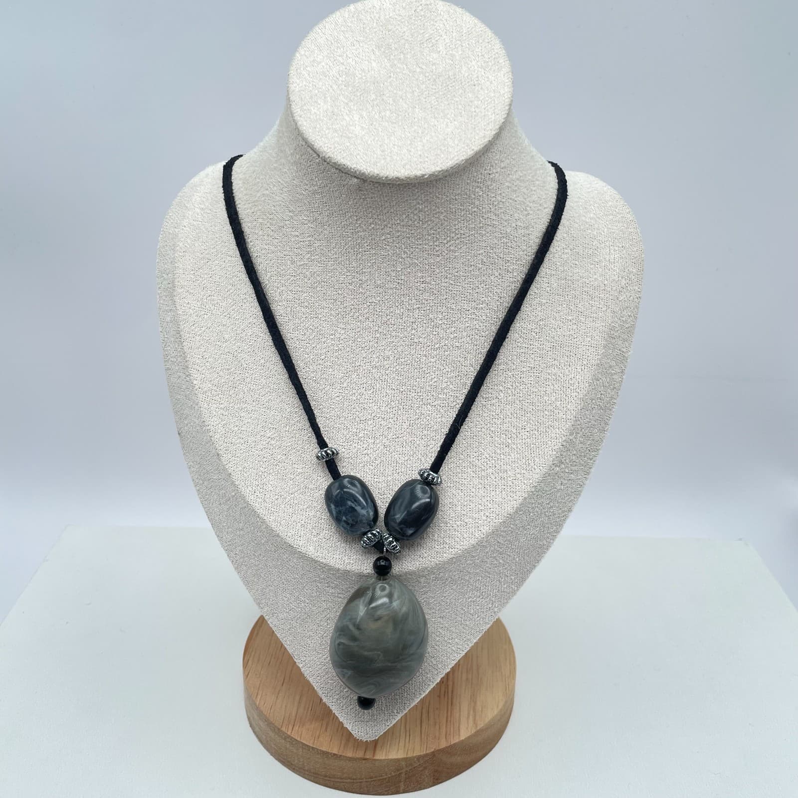 Vintage Y2K Faux Grey Marble Resin Pebbles Black Suede Cord Necklace Jewelry