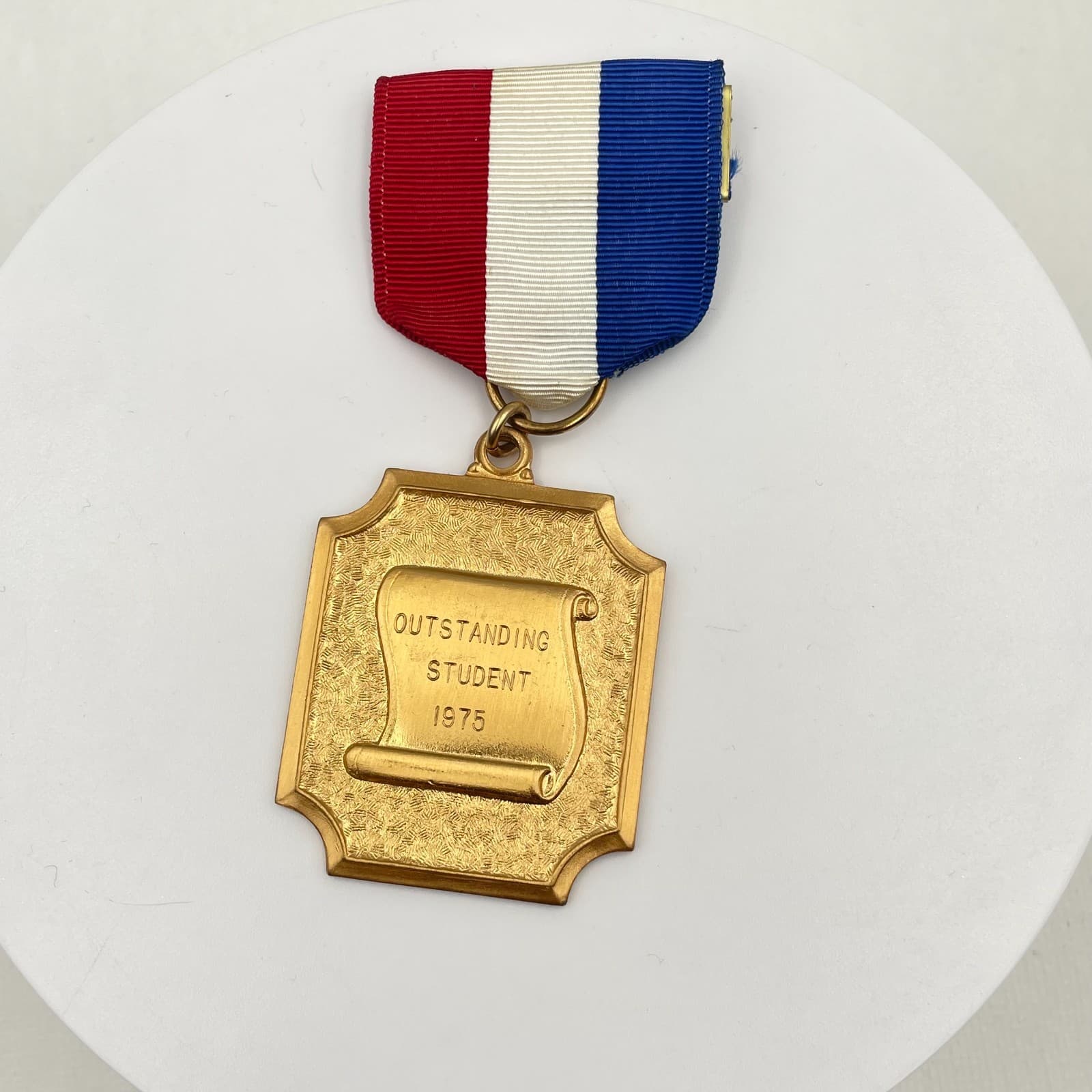 Vintage Outstanding Student 1975 Medal Brooch Pin Gold Tone Ribbon Award Case