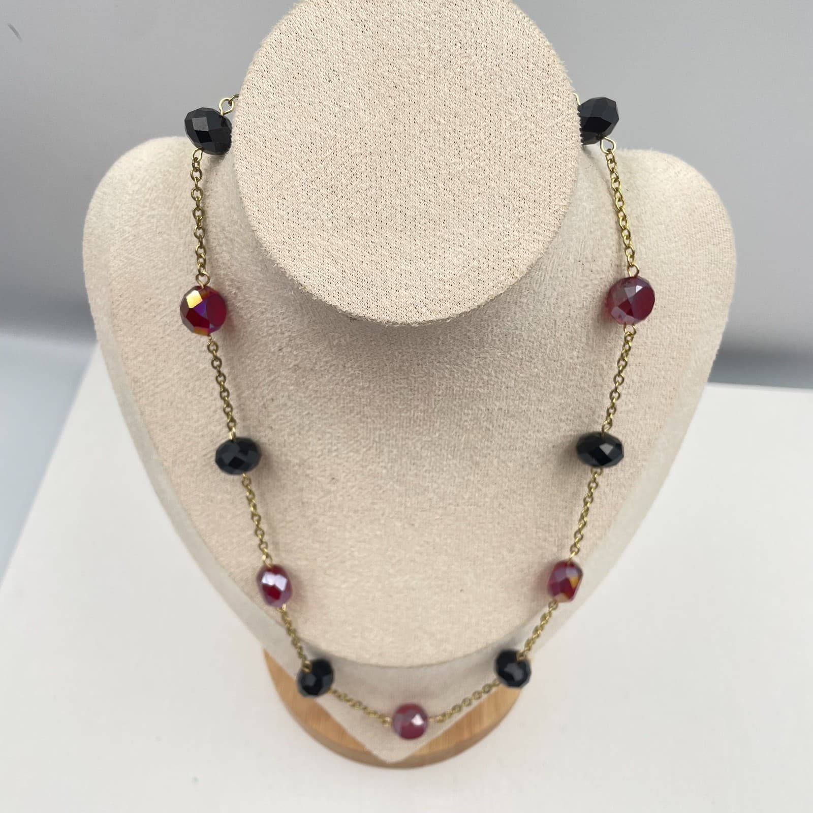 Vintage Y2K Gold Tone Red Black Faceted Bead Necklace Chain Statement Jewelry