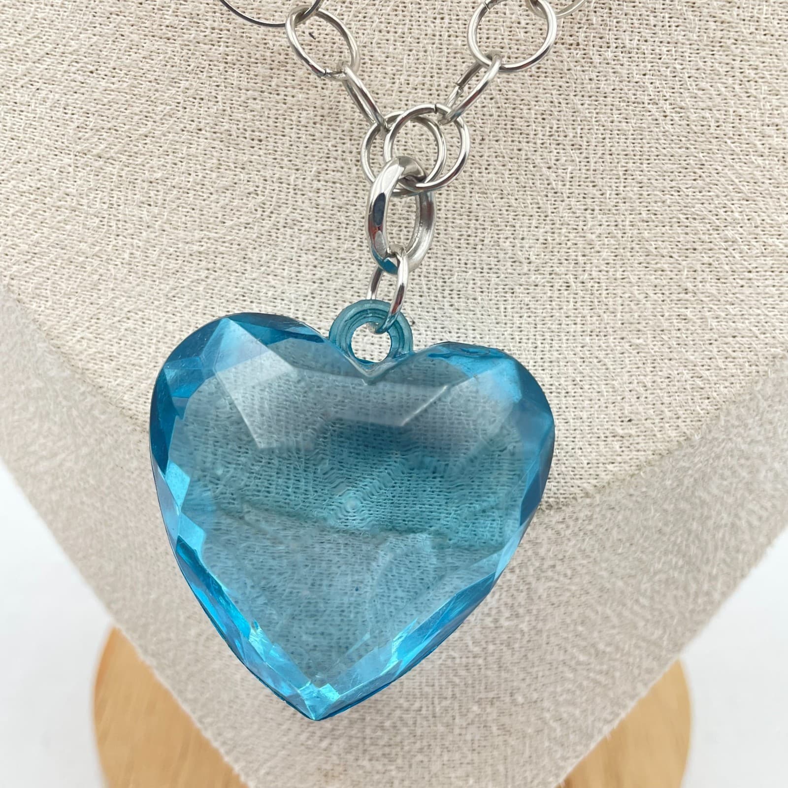 Vintage Y2K Silver Tone Oval Link Chain Blue Heart Pendant Necklace Jewelry