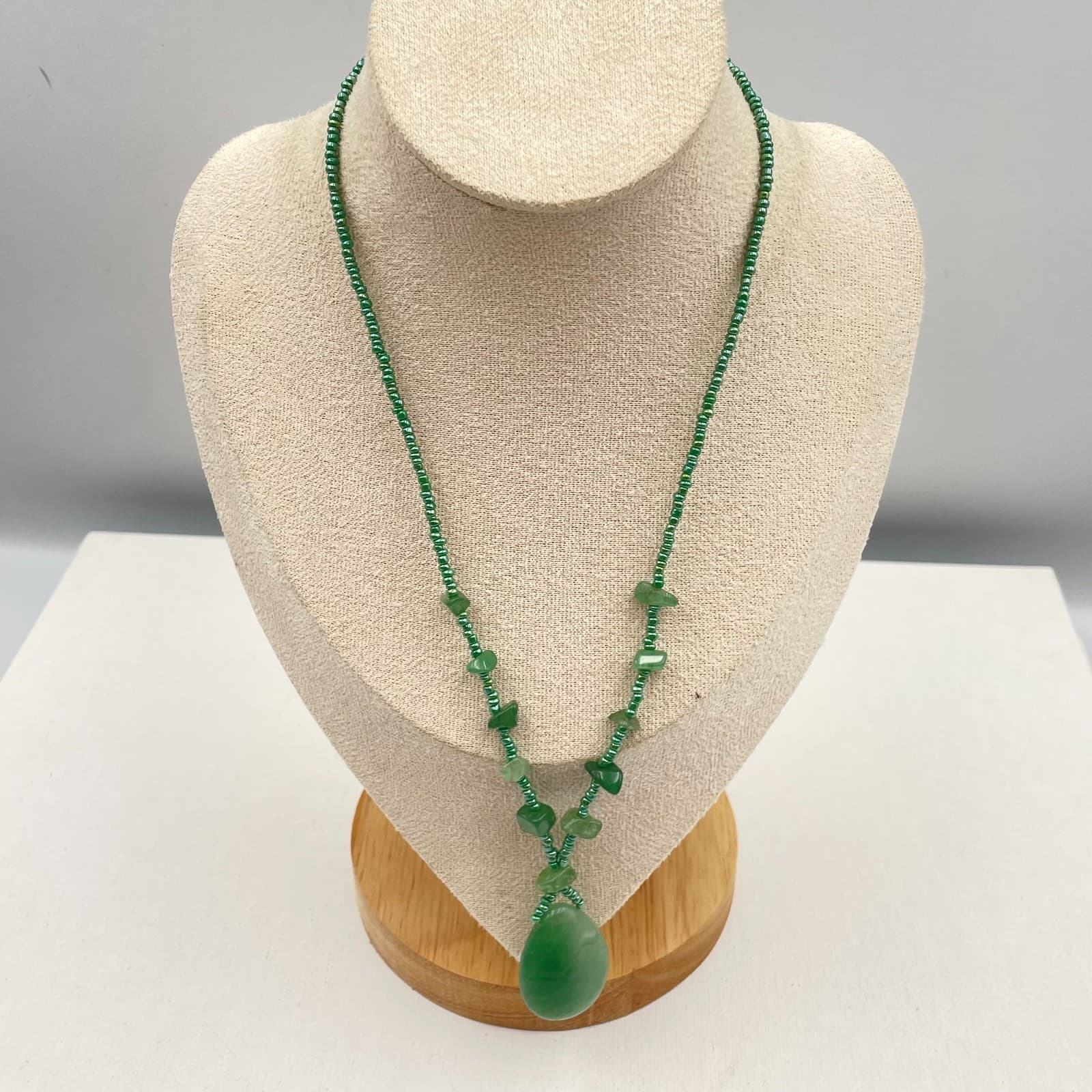 Vintage 90s Green Aventurine Glass Bead Pendant Necklace Boho Fashion Jewelry