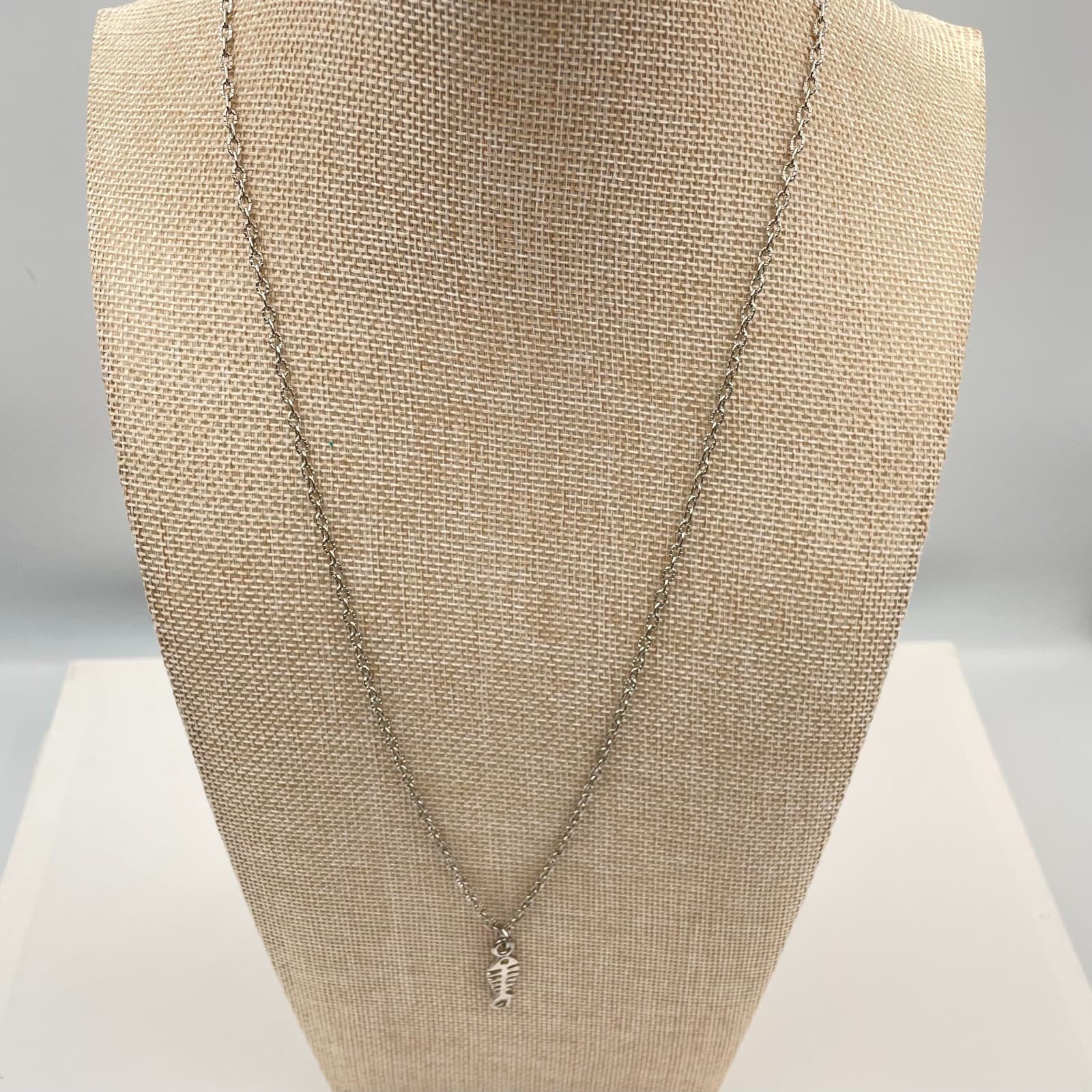 Vintage Silver Tone Fish Bone Skeleton Charm Necklace Link Chain Hip Hop Jewelry