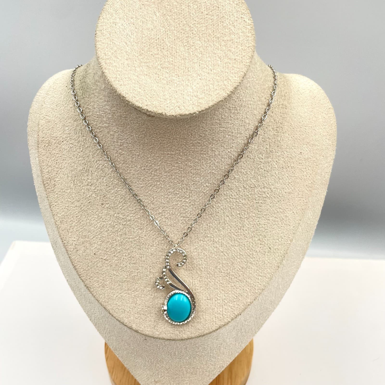Vintage Silver Tone Turquoise Cabochon Scroll Pendant Necklace Blue Stone