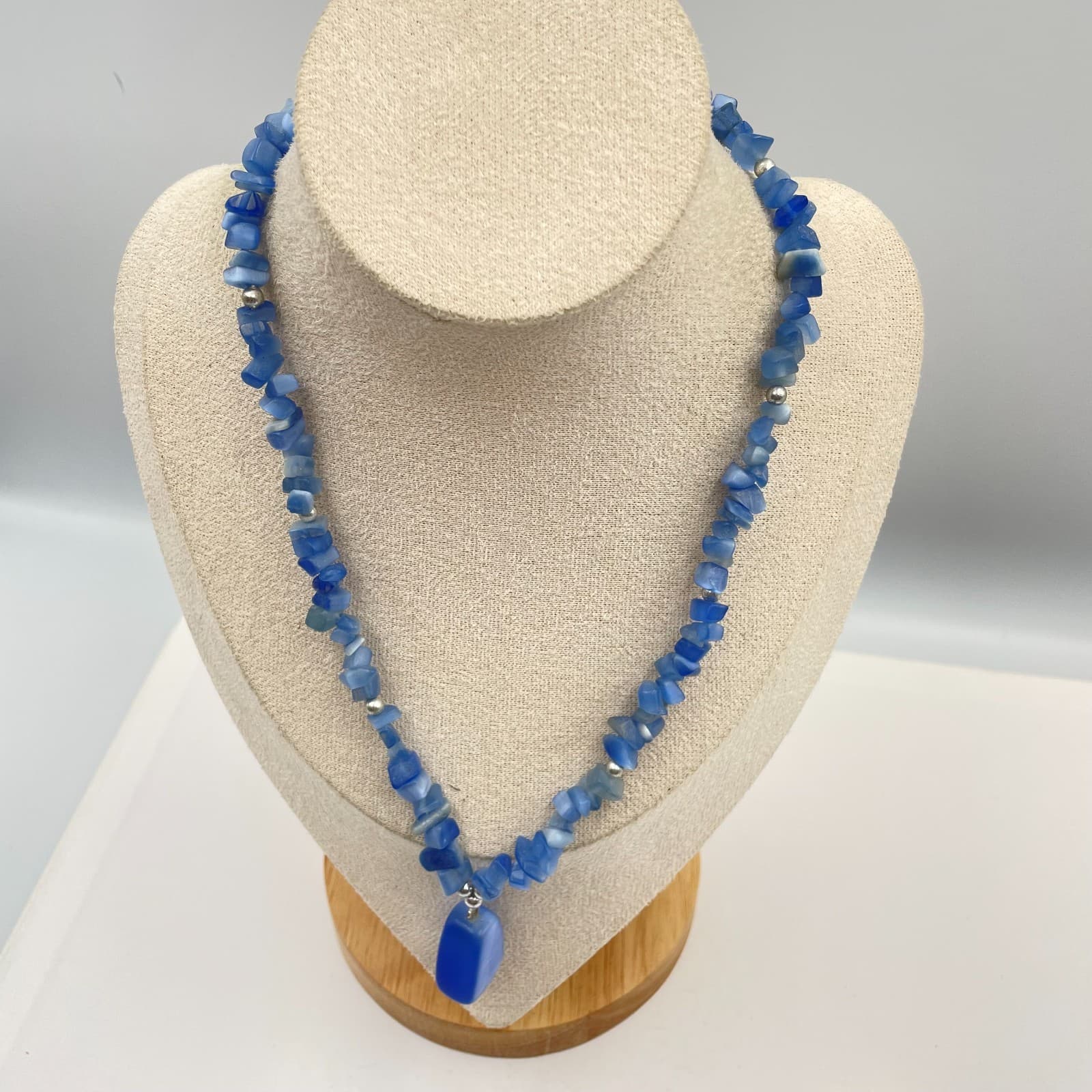 Vintage Blue Cats Eye Crystal Chip Necklace Boho Beaded Barrel Clasp Pendant