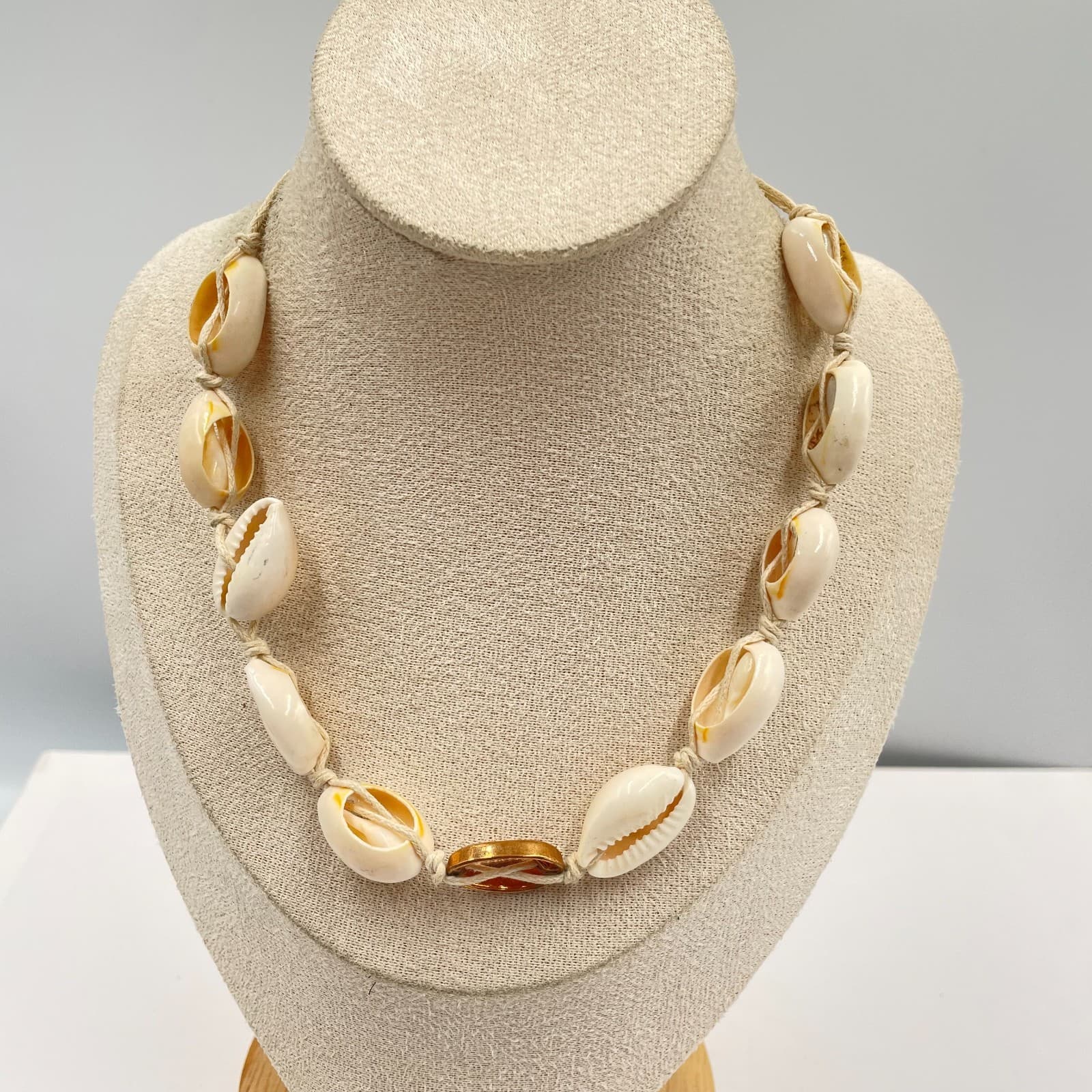 VTG Boho Natural Cowrie Shell Necklace Gold Accent Bead Beach Nautical Choker