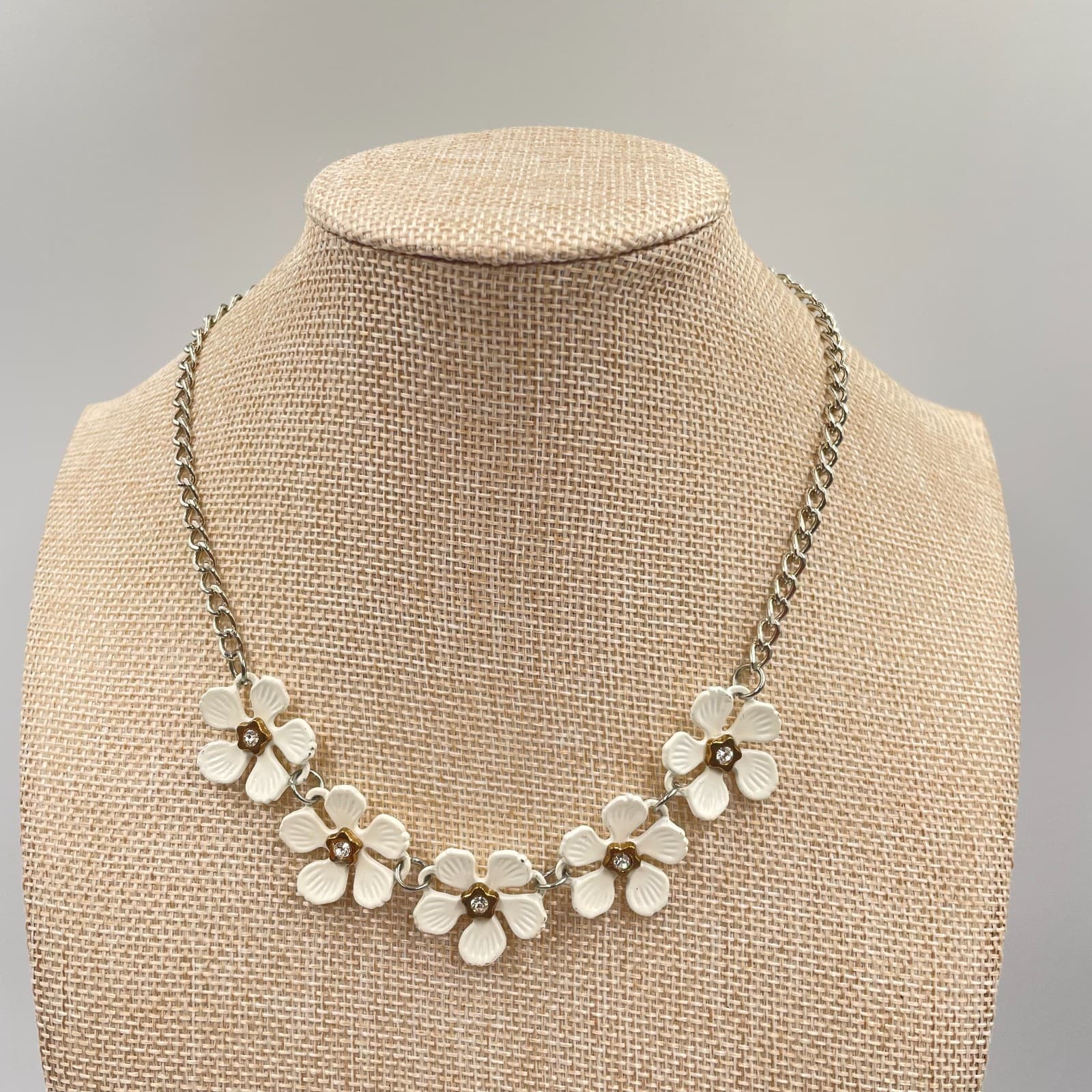 VTG Silver-Tone White Rhinestone Petal Daisy Charm Garland Bib Station Necklace