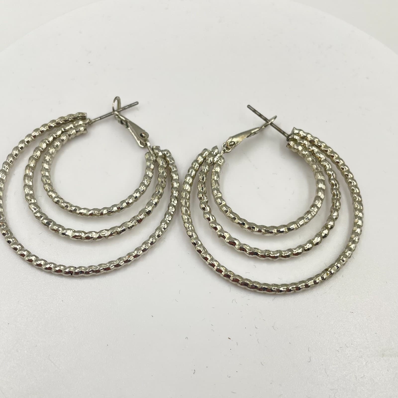 Vintage Silver-Tone Retro Hammered Metal Triple-Tiered Hoop Hinged Clasp Earring