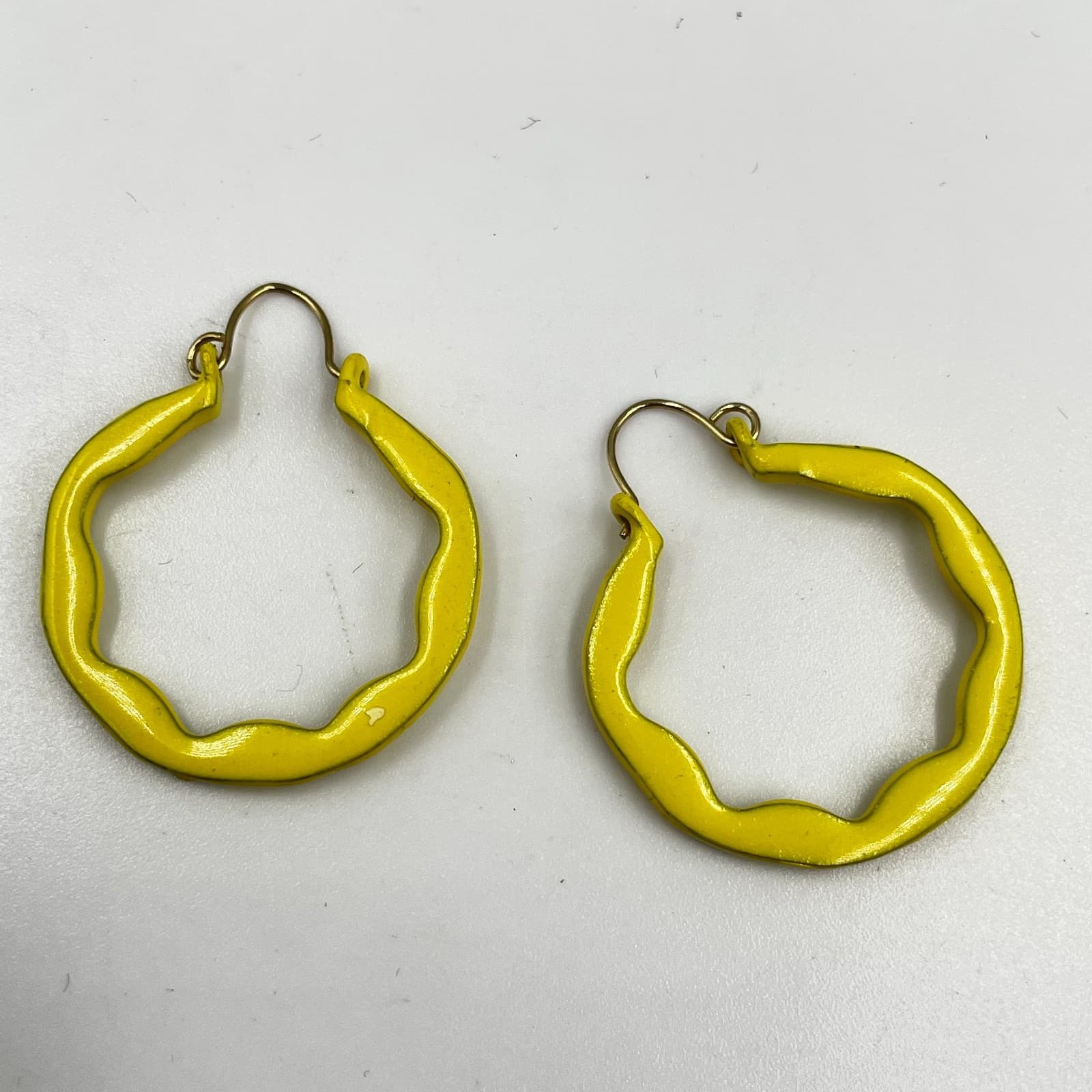 Pop Art Vibrant Yellow Enamel Wavy Edge Scalloped Hoop Hinged Clasp Earrings