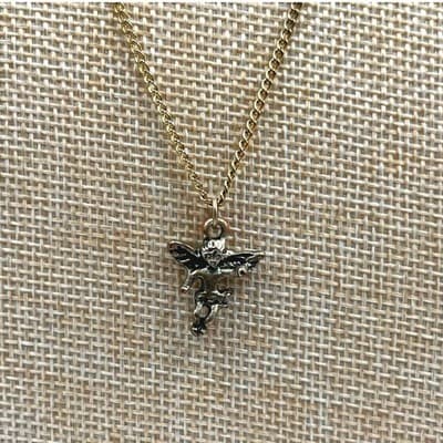 Vintage Gold Tone Metal Chain Cherub Angel Pendant Necklace Dainty Figural 20"