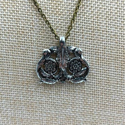 Vintage Silver Tone Classic Floral Filigree Pendant Necklace 20" Antiqued Finish