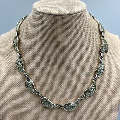 Vintage Silver Tone Leaf Link Necklace Textured Panel Adjustable Chain Style
