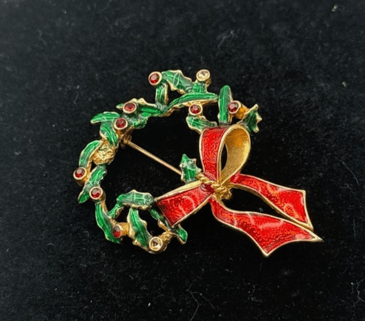 Vintage Enamel Holly Wreath Brooch w/ Red Bow Gold-Tone Christmas Pin